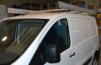 06_Cross bars mounted on the Fiat Scudo